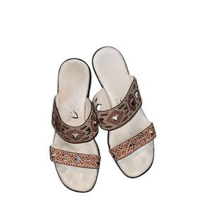 Onex Women's Tan Slide Studded Sandals Size 6